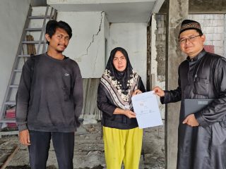 LBH PKC PMII Banten mendampingi korban saat melaporkan dugaan penipuan proyek renovasi ruko ke Polres Serang, Banten.