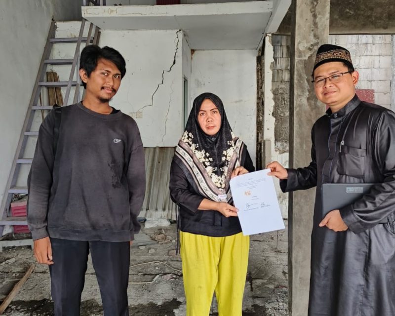 LBH PKC PMII Banten mendampingi korban saat melaporkan dugaan penipuan proyek renovasi ruko ke Polres Serang, Banten.