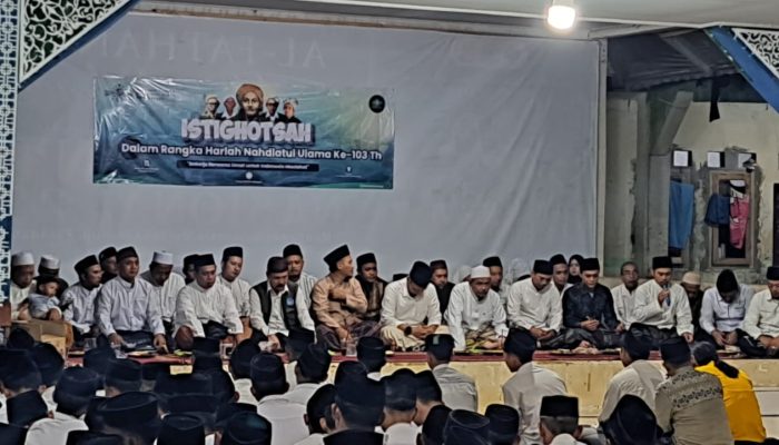 Pengurus Cabang Nahdlatul Ulama (PCNU) Kota Serang menggelar Istighotsah dalam rangka peringatan Hari Lahir (Harlah) Nahdlatul Ulama ke-103. Kegiatan ini berlangsung di Majelis Utama Pondok Pesantren Al-Fathaniyah Tengkele, Kecamatan Cipocok Jaya, Kota Serang, Banten, Senin, 5 Januari 2026.
