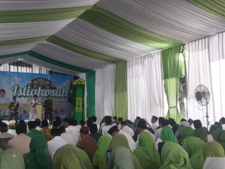 PWNU Banten bersama para kiai dan jamaah mengikuti Istighotsah dan Doa Bersama Harlah ke-103 Nahdlatul Ulama di Kantor PWNU Banten, Kamis, 8 Januari 2026