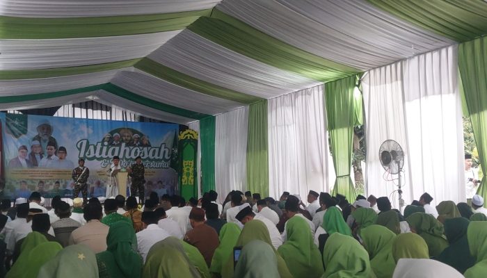 PWNU Banten bersama para kiai dan jamaah mengikuti Istighotsah dan Doa Bersama Harlah ke-103 Nahdlatul Ulama di Kantor PWNU Banten, Kamis, 8 Januari 2026