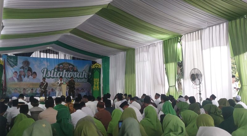 PWNU Banten bersama para kiai dan jamaah mengikuti Istighotsah dan Doa Bersama Harlah ke-103 Nahdlatul Ulama di Kantor PWNU Banten, Kamis, 8 Januari 2026