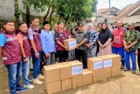 Pelindo Regional 2 Banten menyalurkan ratusan paket sembako kepada warga terdampak banjir di kawasan Ciwandan, Banten, sebagai bentuk kepedulian sosial perusahaan.