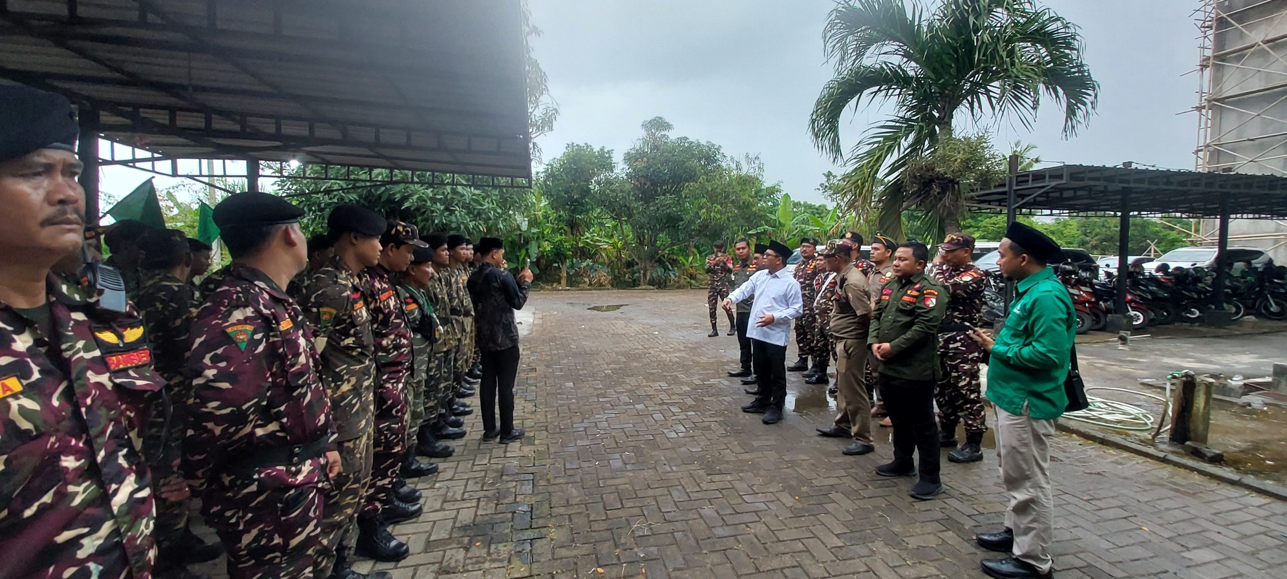 Pengurus PWNU Banten, para kiai, dan jamaah mengikuti istighotsah dan doa bersama dalam rangka Harlah ke-103 Nahdlatul Ulama di Provinsi Banten, Kamis, 8 Januari 2026