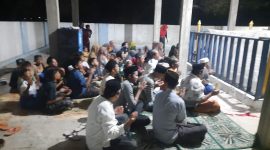 Peziarah memadati Maqbaroh Keramat Syekh Kicili Bayun di Kampung Nambo Desa RT/RW. 002/001 Desa Cibodas, Tanara, Kabupaten Serang, menjelang peringatan Haul Akbar ke-338.