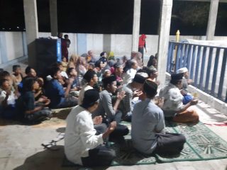 Peziarah memadati Maqbaroh Keramat Syekh Kicili Bayun di Kampung Nambo Desa RT/RW. 002/001 Desa Cibodas, Tanara, Kabupaten Serang, menjelang peringatan Haul Akbar ke-338.
