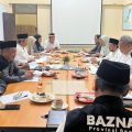 Pimpinan BAZNAS Provinsi Banten bersama MUI dan Kemenag saat rapat penentuan besaran zakat fitrah dan fidyah menjelang Ramadan 2026 di Kantor BAZNAS Banten.