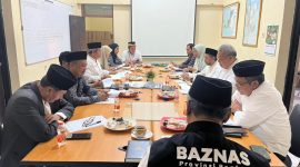 Pimpinan BAZNAS Provinsi Banten bersama MUI dan Kemenag saat rapat penentuan besaran zakat fitrah dan fidyah menjelang Ramadan 2026 di Kantor BAZNAS Banten.