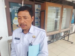 Plt Kepala BKPSDM Kabupaten Serang, Sugi Hardono, memberikan keterangan terkait pelantikan Eselon II dan status PPPK Paruh Waktu di lingkungan Pemkab Serang