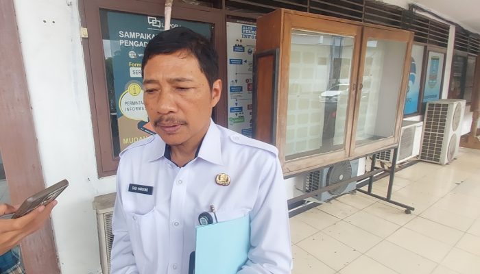 Plt Kepala BKPSDM Kabupaten Serang, Sugi Hardono, memberikan keterangan terkait pelantikan Eselon II dan status PPPK Paruh Waktu di lingkungan Pemkab Serang