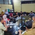 Alat berat milik DPUPR Kabupaten Serang disiagakan untuk mendukung penanganan banjir dan perbaikan infrastruktur jalan, Selasa, 27 Januari 2026