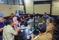 Alat berat milik DPUPR Kabupaten Serang disiagakan untuk mendukung penanganan banjir dan perbaikan infrastruktur jalan, Selasa, 27 Januari 2026