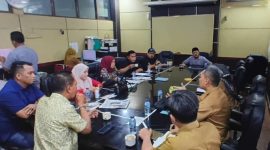 Alat berat milik DPUPR Kabupaten Serang disiagakan untuk mendukung penanganan banjir dan perbaikan infrastruktur jalan, Selasa, 27 Januari 2026