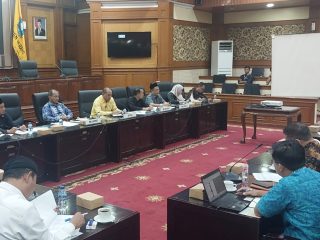 Ketua Fraksi Partai Gerindra DPRD Kabupaten Serang Ahmad Muhibbin saat menyampaikan pandangan terkait penanganan banjir dalam rapat bersama Pemkab Serang.