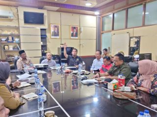 Rapat evaluasi Komisi IV DPRD Kabupaten Serang bersama DPUPR membahas minimnya anggaran penanganan banjir yang dinilai tidak sebanding dengan luas wilayah terdampak, Selasa, 20 Januari 2026