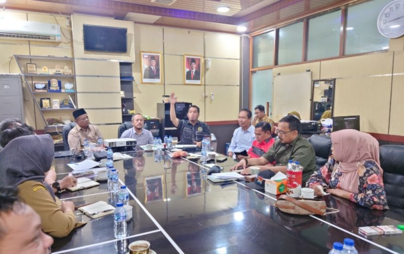 Rapat evaluasi Komisi IV DPRD Kabupaten Serang bersama DPUPR membahas minimnya anggaran penanganan banjir yang dinilai tidak sebanding dengan luas wilayah terdampak, Selasa, 20 Januari 2026