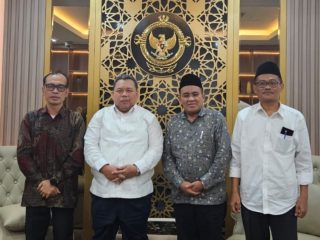 Rektor UIN SMH Banten Prof Muhammad Ishom bersama Anggota V BPK RI Fathan Subchi dalam pertemuan di Banten, membahas penguatan tata kelola dan rencana Raker Universitas 2026.