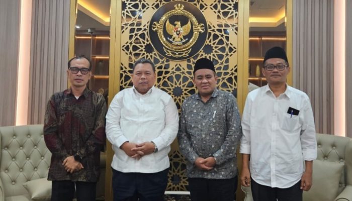 Rektor UIN SMH Banten Prof Muhammad Ishom bersama Anggota V BPK RI Fathan Subchi dalam pertemuan di Banten, membahas penguatan tata kelola dan rencana Raker Universitas 2026.