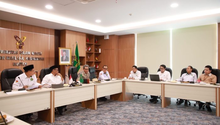 Rapat pimpinan UIN SMH Banten membahas rencana pembukaan Prodi Vokasi D4 Traditional Chinese Medicine di Ruang Rapat Rektor, Senin, 19 Januari 2026