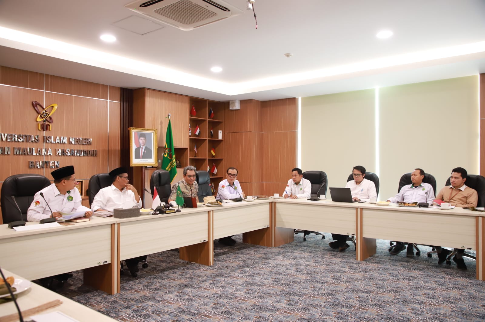 Rapat pimpinan UIN SMH Banten membahas rencana pembukaan Prodi Vokasi D4 Traditional Chinese Medicine di Ruang Rapat Rektor, Senin, 19 Januari 2026