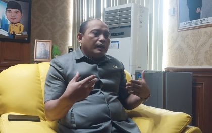 Sekretaris DPD Golkar Banten Bahrul Ulum menyampaikan keterangan terkait jadwal Musda Golkar Kabupaten Pandeglang yang belum terlaksana sesuai aturan organisasi