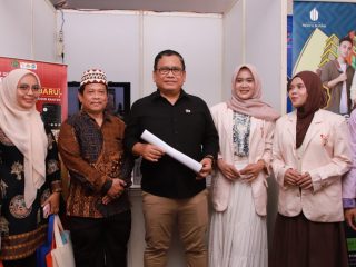 Tim UIN SMH Banten melayani konsultasi jalur SPAN-PTKIN dan SNBP kepada siswa SMA/SMK saat Lebak Expo University (Lexus) 2026 di Rangkasbitung, Kabupaten Lebak.