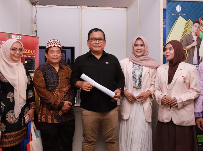 Tim UIN SMH Banten melayani konsultasi jalur SPAN-PTKIN dan SNBP kepada siswa SMA/SMK saat Lebak Expo University (Lexus) 2026 di Rangkasbitung, Kabupaten Lebak.
