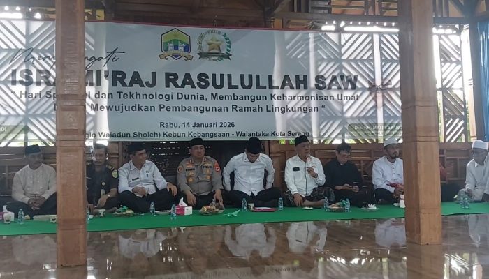 Tokoh lintas agama menghadiri agenda FKUB dan Pemerintah Kota Serang mengikuti peringatan Isra Mi’raj Nabi Muhammad SAW 1447 Hijriah di Joglo Waladun Sholeh, Walantaka, Kota Serang, Rabu, 14 Januari 2026