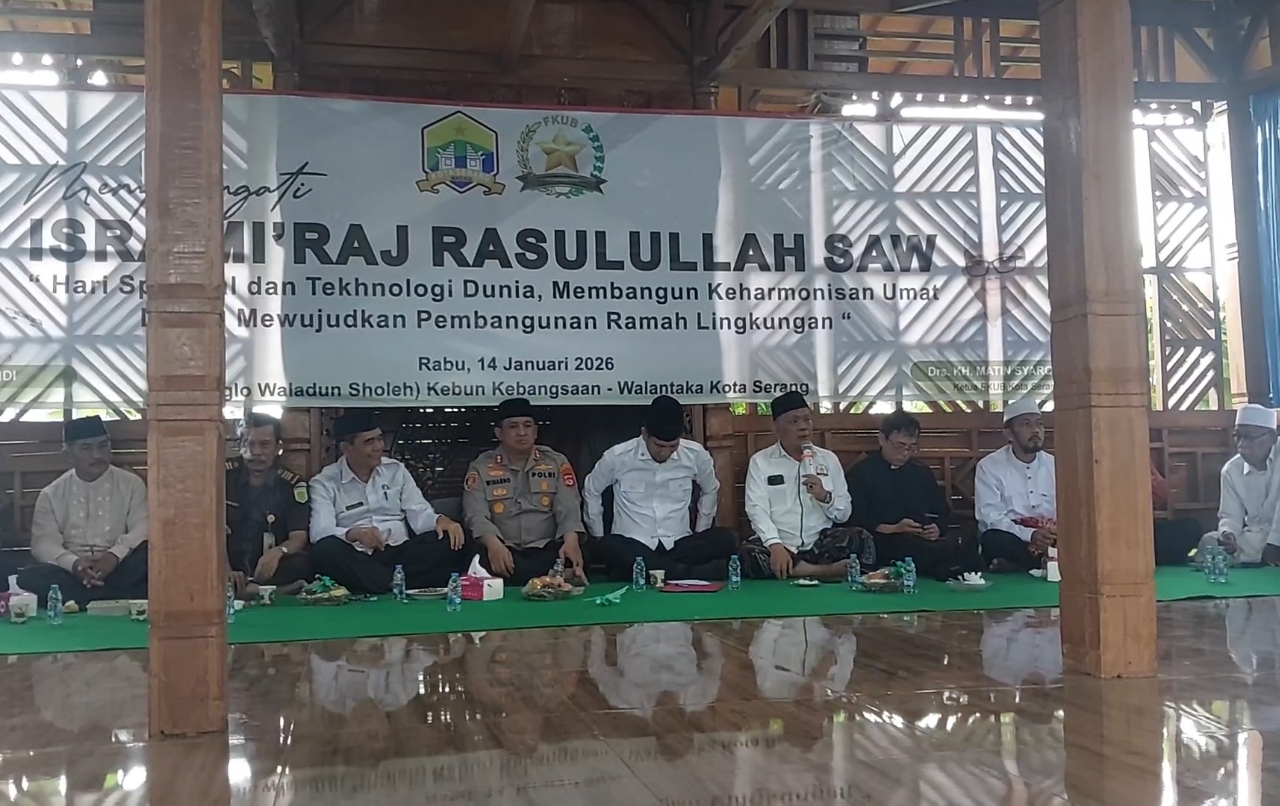 Tokoh lintas agama menghadiri agenda FKUB dan Pemerintah Kota Serang mengikuti peringatan Isra Mi’raj Nabi Muhammad SAW 1447 Hijriah di Joglo Waladun Sholeh, Walantaka, Kota Serang, Rabu, 14 Januari 2026