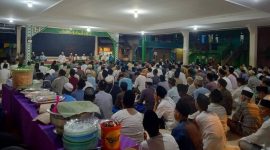 Warga Kota Serang Banten mengikuti tahlilan di Pondok Pesantren Al-Fathaniyah Tengkele, tradisi doa bersama yang mencerminkan akulturasi Islam dan budaya lokal Nusantara