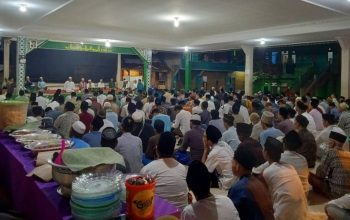Warga Kota Serang Banten mengikuti tahlilan di Pondok Pesantren Al-Fathaniyah Tengkele, tradisi doa bersama yang mencerminkan akulturasi Islam dan budaya lokal Nusantara