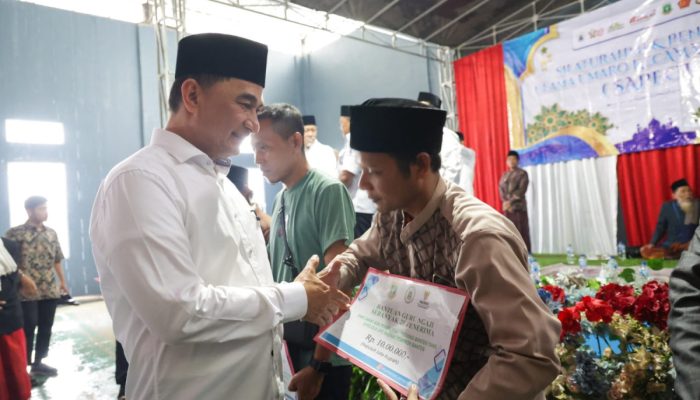 Wakil Gubernur Banten Achmad Dimyati Natakusumah menghadiri Silaturahmi dan Pengajian Ulama Umara Kecamatan Cijaku (SAPECI) di Gedung Serba Guna Kantor Kecamatan Cijaku, Kabupaten Lebak, Rabu, 31 Desember 2025