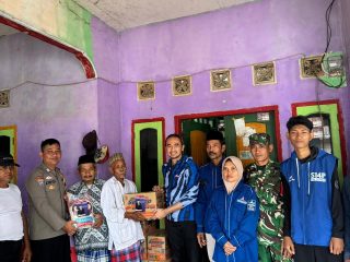 Wakil Ketua Komisi 3 DPRD Kabupaten Serang Eki Baihaki meninjau Kampung Pule, Desa Gembor, Kecamatan Binuang, yang terisolasi banjir dan masih kekurangan bantuan sembako serta layanan kesehatan, Rabu, 28 Januari 2026