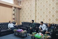 Ketua DPRD Kota Serang Muji Rohman menerima audiensi pengurus ISNU Kota Serang di ruang kerja DPRD, membahas sinergi kelembagaan dan penguatan kebijakan publik, Selasa, 6 Januari 2026