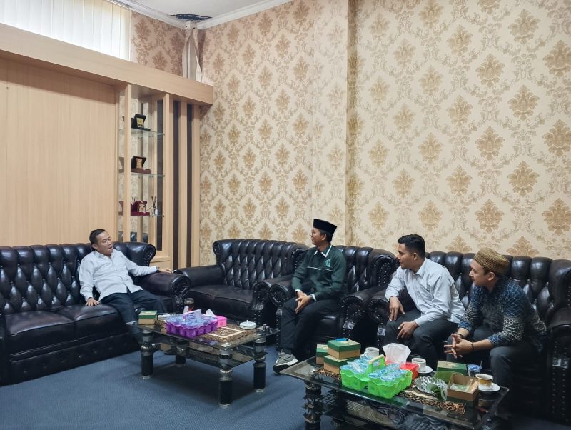 Ketua DPRD Kota Serang Muji Rohman menerima audiensi pengurus ISNU Kota Serang di ruang kerja DPRD, membahas sinergi kelembagaan dan penguatan kebijakan publik, Selasa, 6 Januari 2026