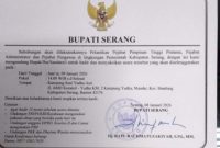 Bupati Serang Ratu Rachmatuzakiyah saat melantik pejabat eselon II, III, dan IV di lingkungan Pemkab Serang di Kampung Seni Yudha Asri, Kecamatan Bandung, Jumat, 9 Januari 2026