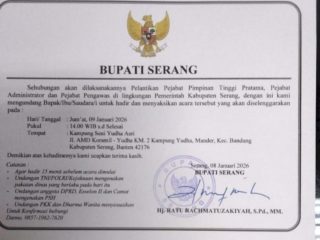 Bupati Serang Ratu Rachmatuzakiyah saat melantik pejabat eselon II, III, dan IV di lingkungan Pemkab Serang di Kampung Seni Yudha Asri, Kecamatan Bandung, Jumat, 9 Januari 2026