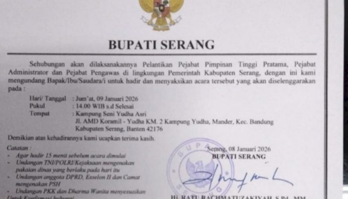 Bupati Serang Ratu Rachmatuzakiyah saat melantik pejabat eselon II, III, dan IV di lingkungan Pemkab Serang di Kampung Seni Yudha Asri, Kecamatan Bandung, Jumat, 9 Januari 2026