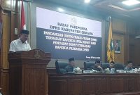 Fraksi Partai Gerindra DPRD Kabupaten Serang menyampaikan pandangan umum dalam Rapat Paripurna terkait revisi Perda Pengelolaan Persampahan, Rabu, 18 Februari 2026