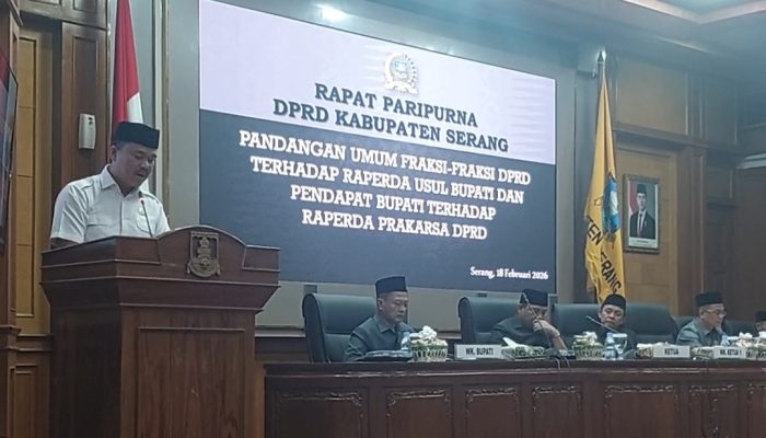 Fraksi Partai Gerindra DPRD Kabupaten Serang menyampaikan pandangan umum dalam Rapat Paripurna terkait revisi Perda Pengelolaan Persampahan, Rabu, 18 Februari 2026