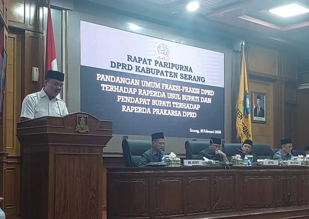 Fraksi Partai Gerindra DPRD Kabupaten Serang menyampaikan pandangan umum dalam Rapat Paripurna terkait revisi Perda Pengelolaan Persampahan, Rabu, 18 Februari 2026