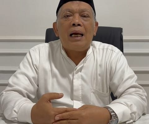 Ketua FKUB Kota Serang KH Matin Syarkowi mengajak warga meramaikan Kirab Budaya Lintas Iman dan menjaga kebersihan kawasan Royal Baroe, Kota Serang.