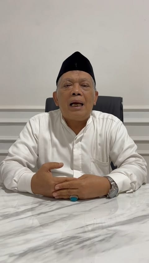 Ketua FKUB Kota Serang KH Matin Syarkowi mengajak warga meramaikan Kirab Budaya Lintas Iman dan menjaga kebersihan kawasan Royal Baroe, Kota Serang.