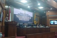 Ketua Fraksi PAN DPRD Kabupaten Serang, Desi Ferawati, menyampaikan pandangan umum fraksi dalam Rapat Paripurna DPRD Kabupaten Serang, Rabu, 18 Februari 2026