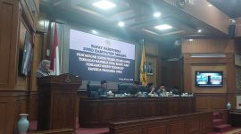 Ketua Fraksi PAN DPRD Kabupaten Serang, Desi Ferawati, menyampaikan pandangan umum fraksi dalam Rapat Paripurna DPRD Kabupaten Serang, Rabu, 18 Februari 2026
