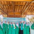Ketua PC Fatayat NU Kota Serang, Neneng Paridah, saat memberikan arahan dalam Up Grading dan Raker 2025–2030 di Kebun Kebangsaan, Sabtu, 14 Februari 2026