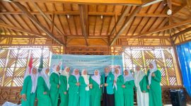 Ketua PC Fatayat NU Kota Serang, Neneng Paridah, saat memberikan arahan dalam Up Grading dan Raker 2025–2030 di Kebun Kebangsaan, Sabtu, 14 Februari 2026