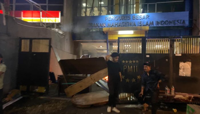 Kondisi sejumlah fasilitas di Sekretariat Pusat PB PMII yang rusak usai aksi perusakan pada 10 Februari 2026 malam.
