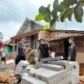 Mahasiswa BEM Banten Bersatu bersama warga melakukan peletakan batu pertama pembangunan Taman Baca Masyarakat dan renovasi Majlis Ta’lim di Huntara Kampung Cigobang, Lebak Gedong, Selasa, 10 Februari 2026