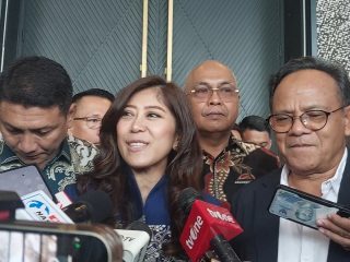 Menteri Komunikasi dan Digital Meutya Hafid menyampaikan sambutan dalam Konvensi Nasional Media Massa Hari Pers Nasional 2026 di Aston Serang Hotel & Convention Center, Banten, Minggu, 8 Februari 2026